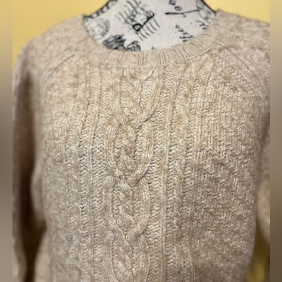 Banana Republic Light Beige Cable Knit Sweater Sz XL - Picture 3 of 10